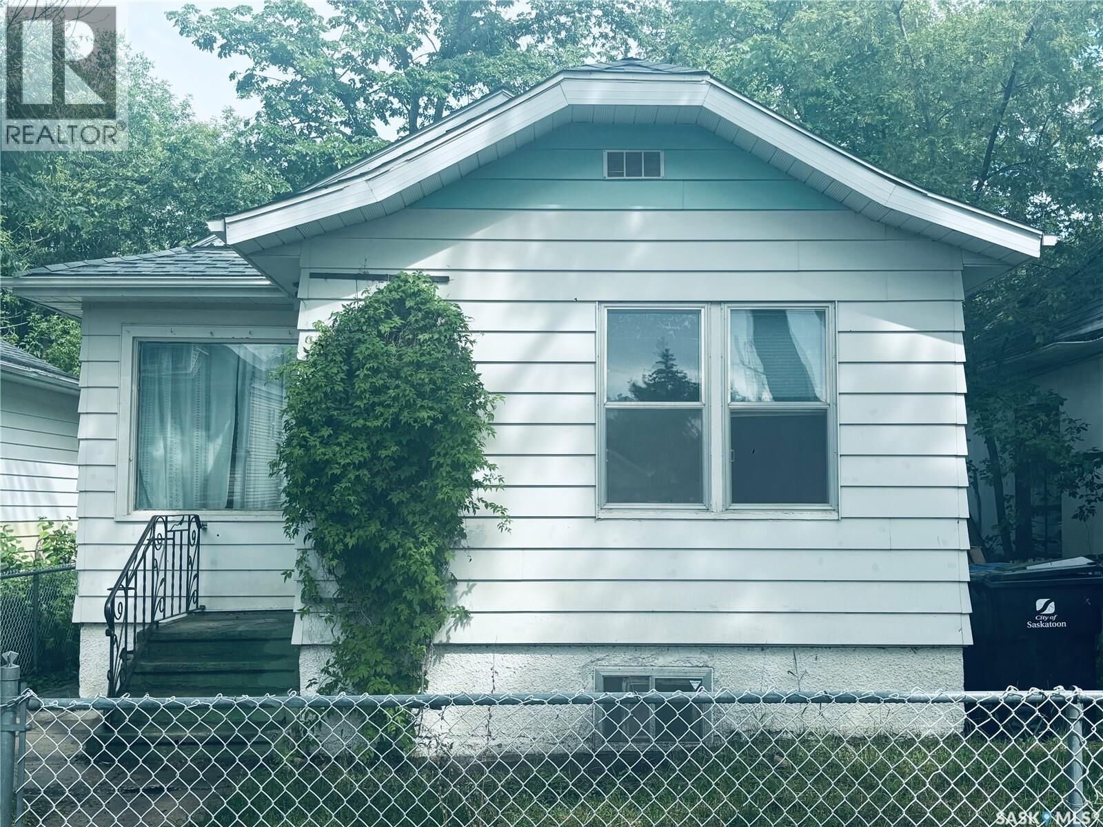 Property Photo:  416 I Avenue S  SK S7M 1Y4 