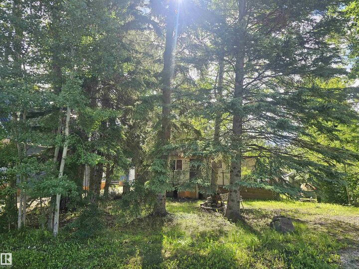 Property Photo: 813 8 Street AB T0E 0A2