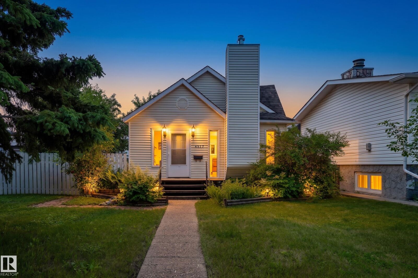Property Photo:  4517 54 Avenue  AB T9V 0X9 