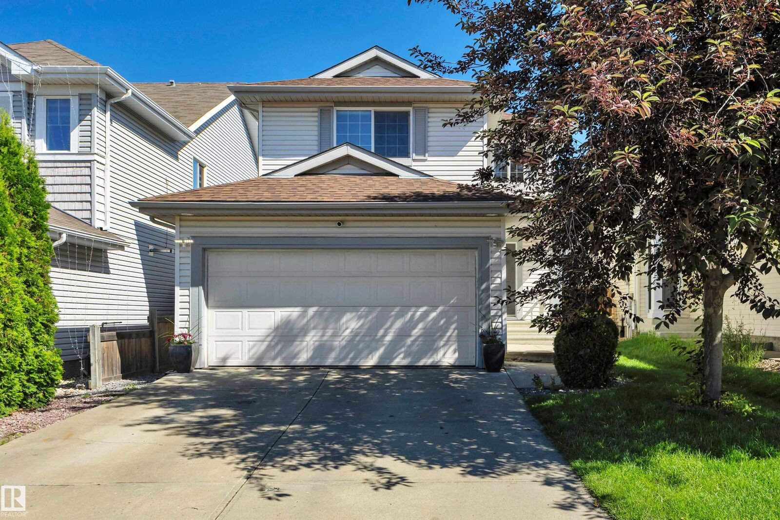 Photo de la propriété:  5912 8 Avenue SW  AB T6X 0G5 
