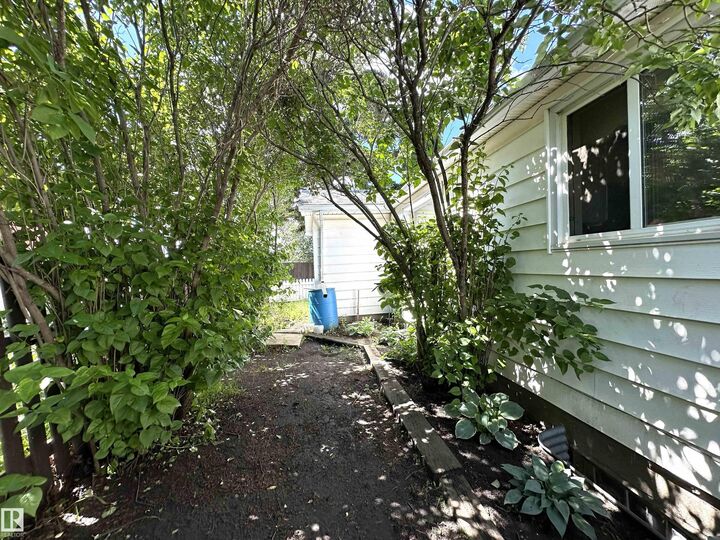 Property Photo:  825 2 Street  AB T0A 3J0 