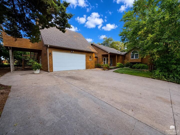 Property Photo: 2303 Wildwood Lane KS 66502