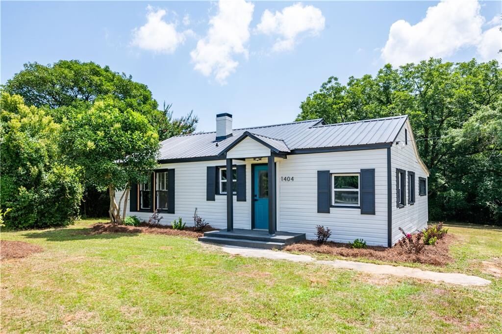 Property Photo:  1404 N Forest Avenue  GA 30643 