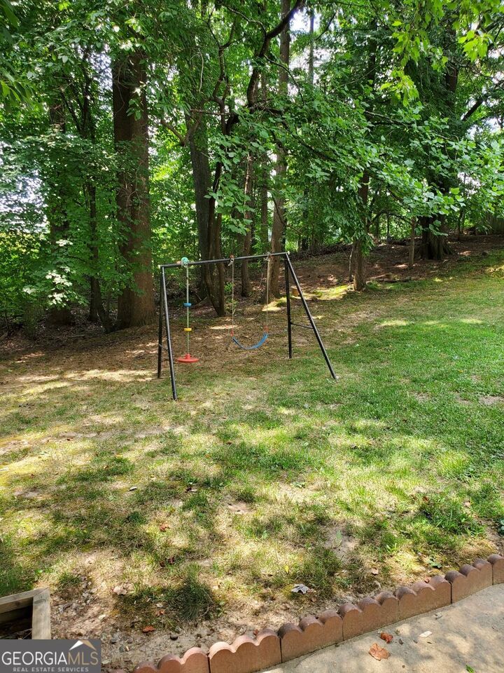 Property Photo:  1707 Silverdale Lane  GA 30122 