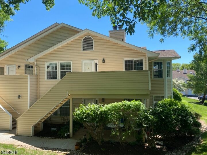 Property Photo:  8 Dunbar Court Ondo 8  NJ 07921 