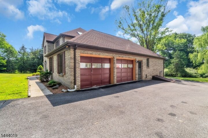 Property Photo:  10 Tara Ct  NJ 07825 