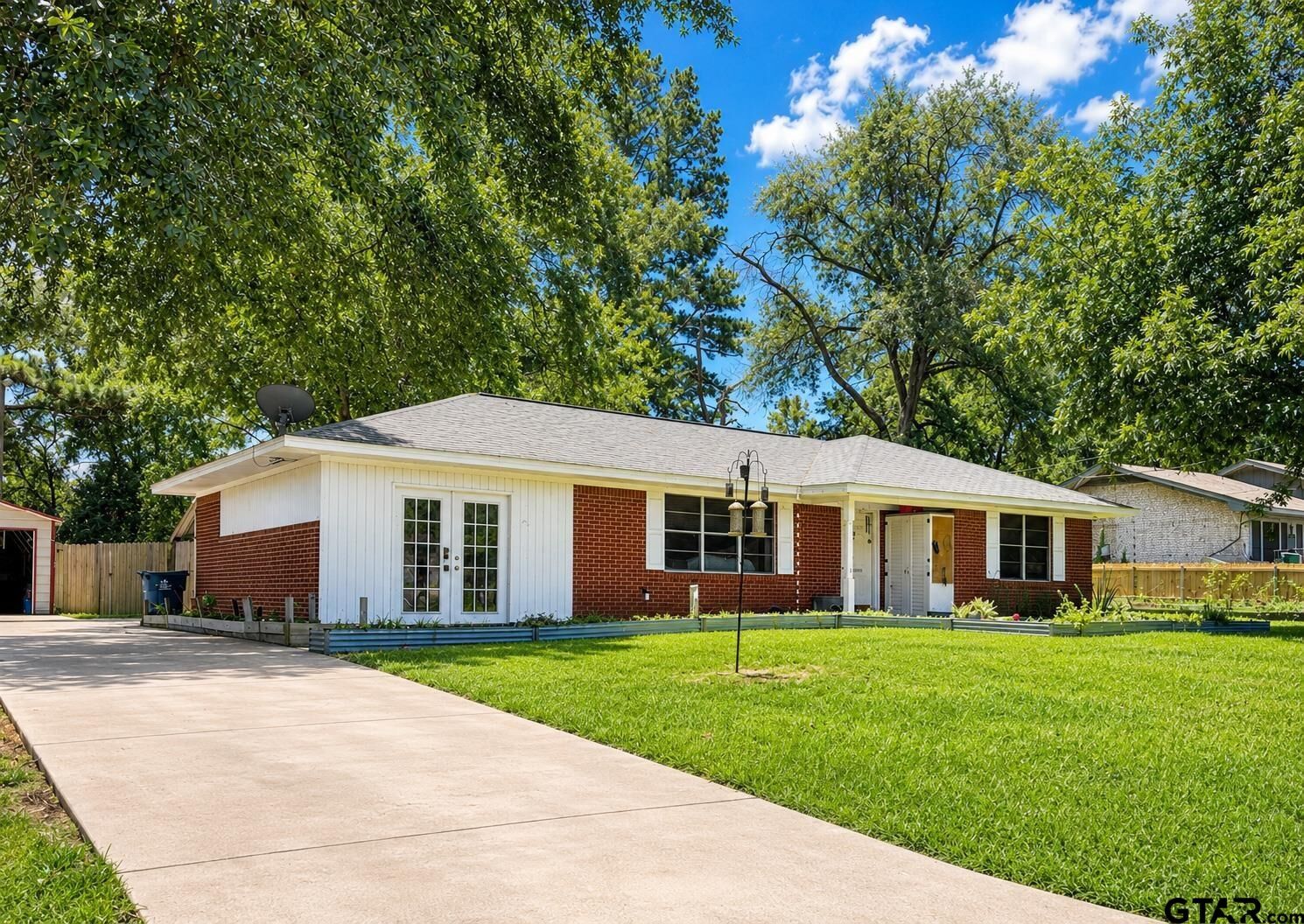 Property Photo:  409 Poe St  TX 75783 