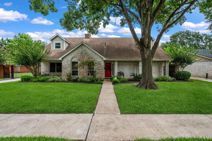 Property Photo: 7730 Twin Hills Drive TX 77071