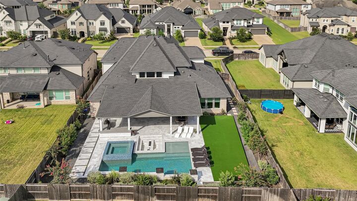 Property Photo: 2411 Fountain Breeze Drive TX 77459