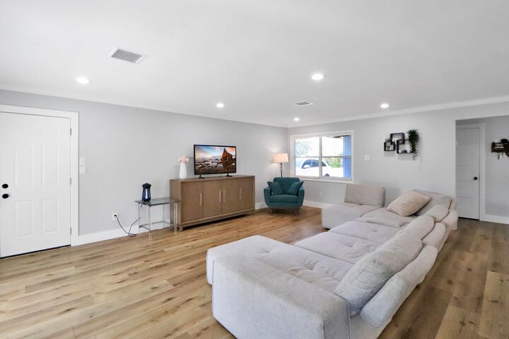 Property Photo:  6111 Shadow Crest Street  TX 77074 