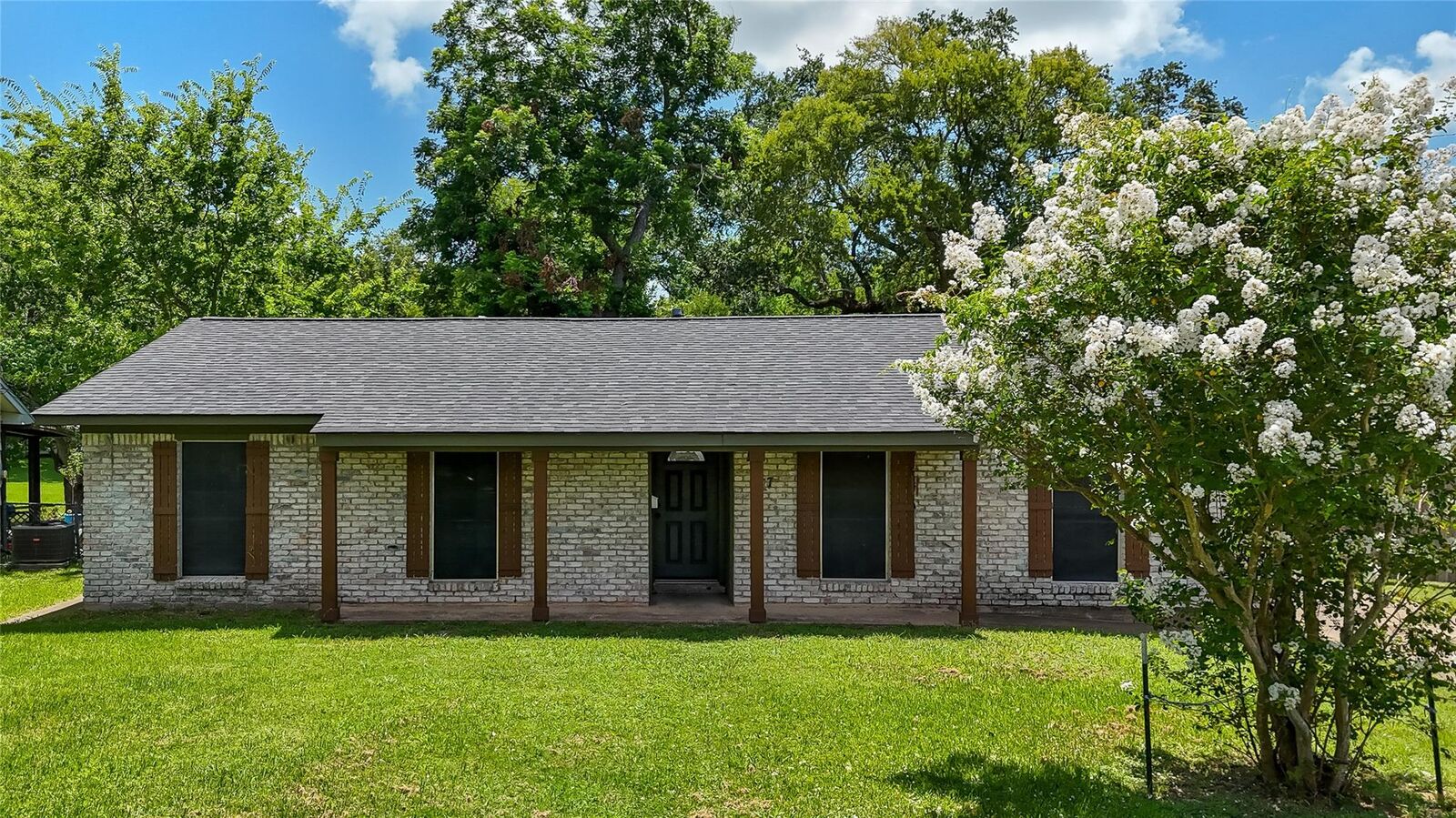 Property Photo:  117 Cannon Street  TX 77531 