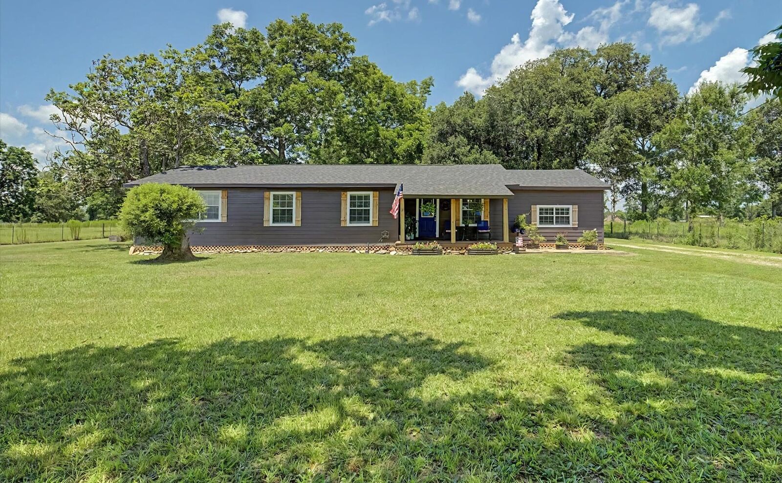 Property Photo:  384 County Road 2046  TX 77564 