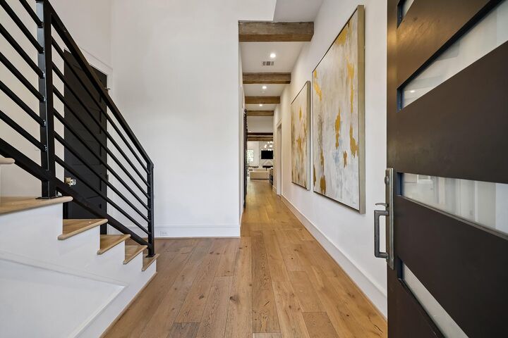 Property Photo: 217 W 10th Street TX 77008