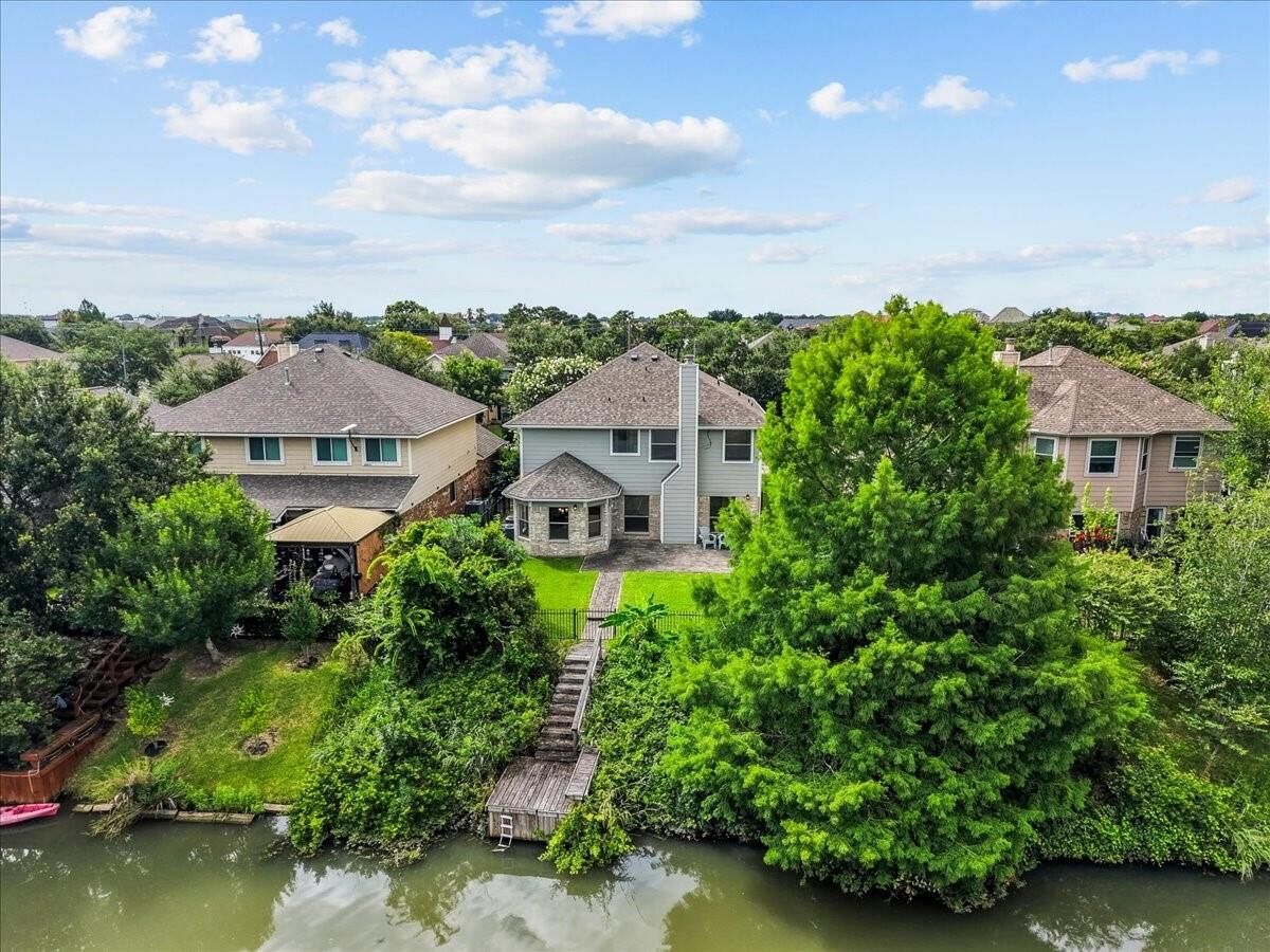 Property Photo: 1619 Roaring Springs Lane TX 77586