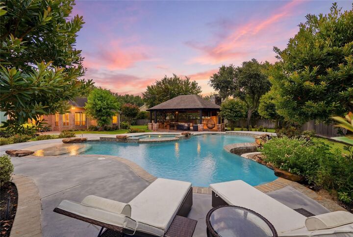 Property Photo: 38 Highclere Park Drive TX 77379