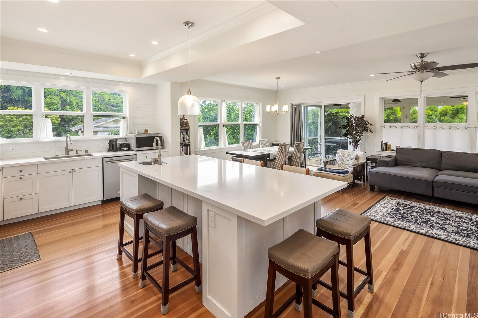 Property Photo:  2463 Kekuanoni Street  HI 96813 