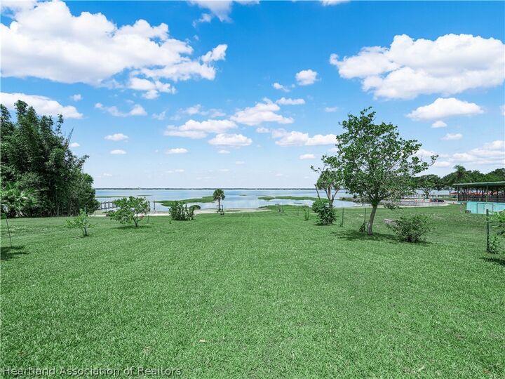 Property Photo:  1961 Lakeview Drive  FL 33870 