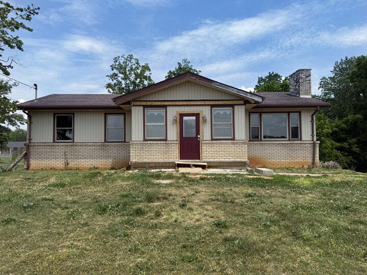 Property Photo: 900 Deerfield Lane KY 42501