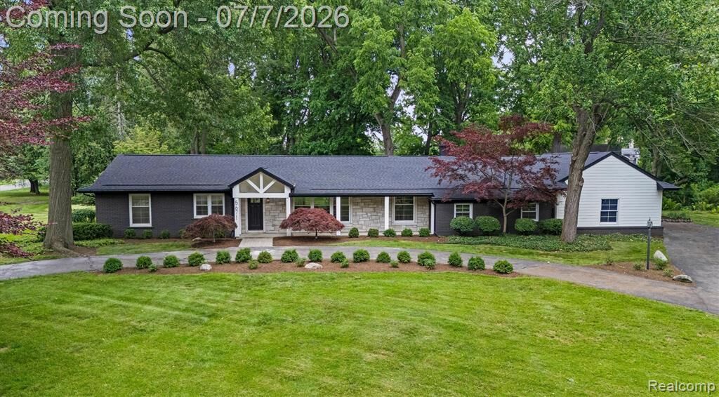 Property Photo:  5671 Shadow Lane  MI 48302 4049 