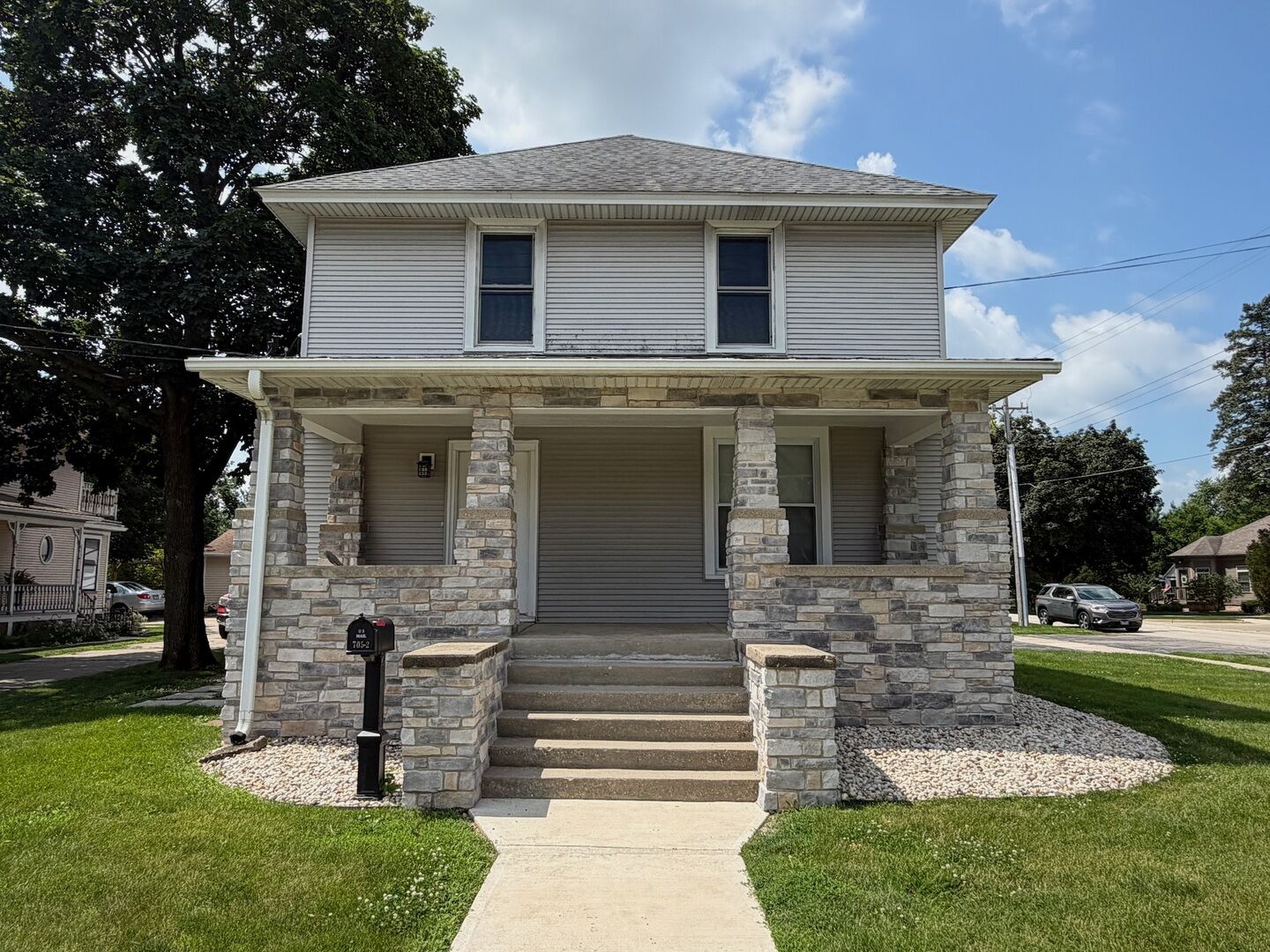 Property Photo: 705 E Grant Highway 2 IL 60152