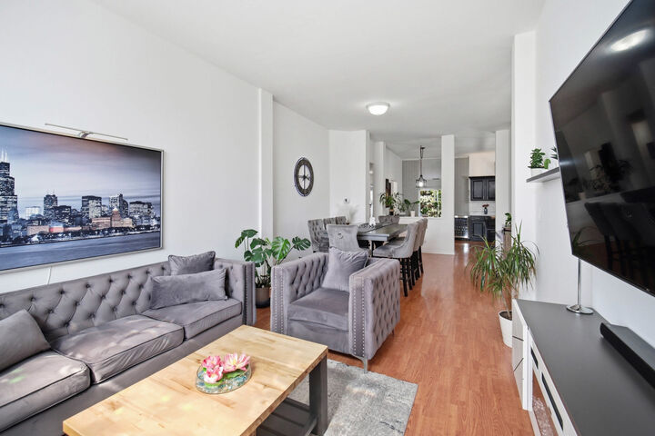 Property Photo:  1137 Hawthorne Lane  IL 60007 