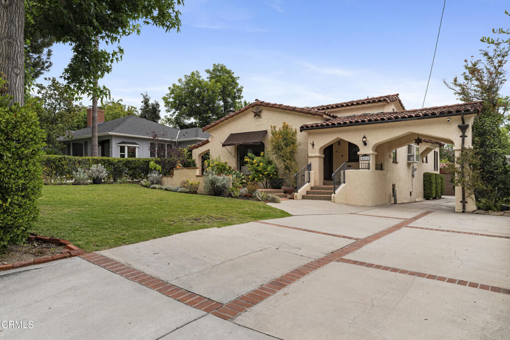Property Photo:  4812 La Canada Boulevard  CA 91011 