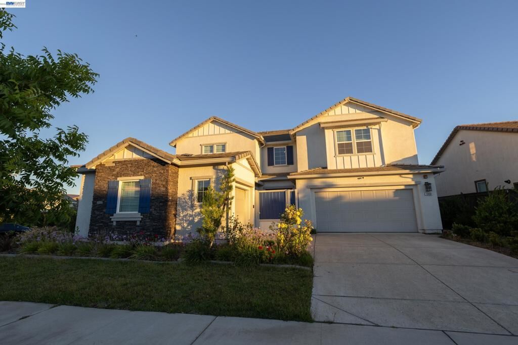 Property Photo:  10400 Montaria Way  CA 95757 