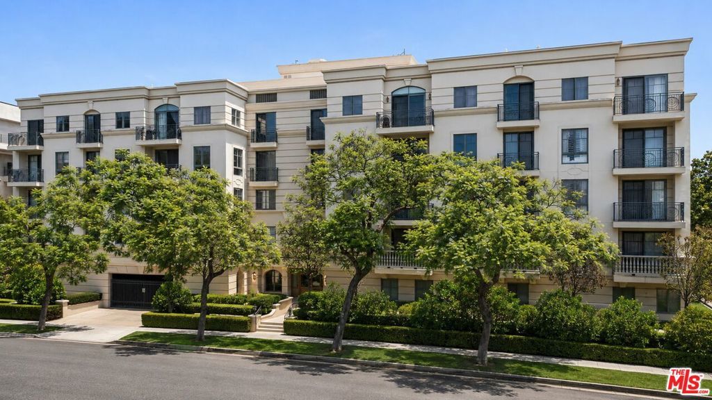 Property Photo: 430 N Oakhurst Drive Ph406 CA 90210