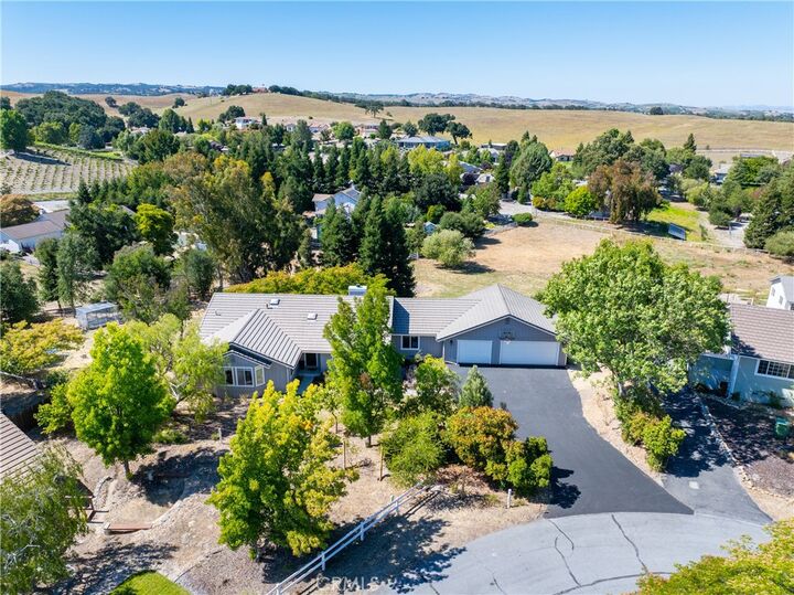 Property Photo:  164 Helgren Court  CA 93465 