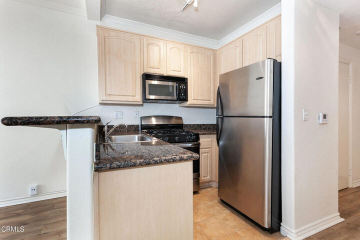Property Photo:  300 N El Molino Avenue 210  CA 91101 