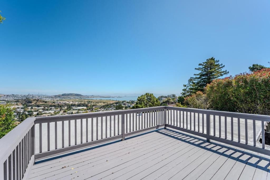 Property Photo:  339 Kings Road  CA 94005 