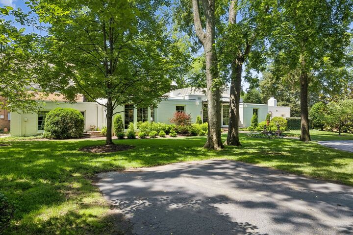 Property Photo: 2200 Harding Pl 6 TN 37215