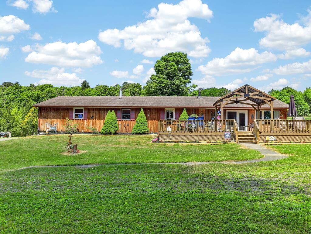 Property Photo:  91 Lakeside Dr  PA 18840 