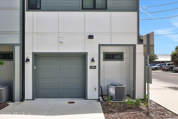 Property Photo:  1096 Farwell Street  FL 32204 