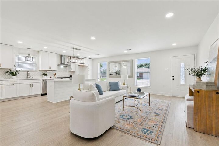 Property Photo:  2028 Neyrey Drive  LA 70001 