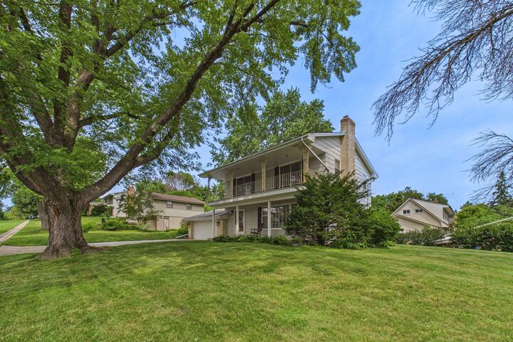 Property Photo:  9100 34 1/2 Avenue N  MN 55427 