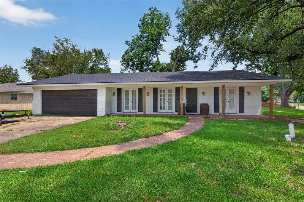 Property Photo:  1625 Success Street  LA 71112 