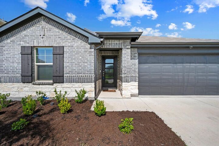 Property Photo:  3020 Dixondale Drive  TX 76108 