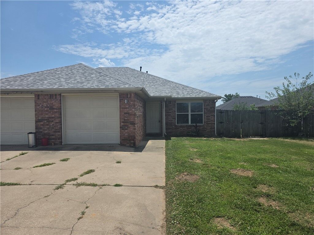 Property Photo:  320 E Laura Street  AR 72756 