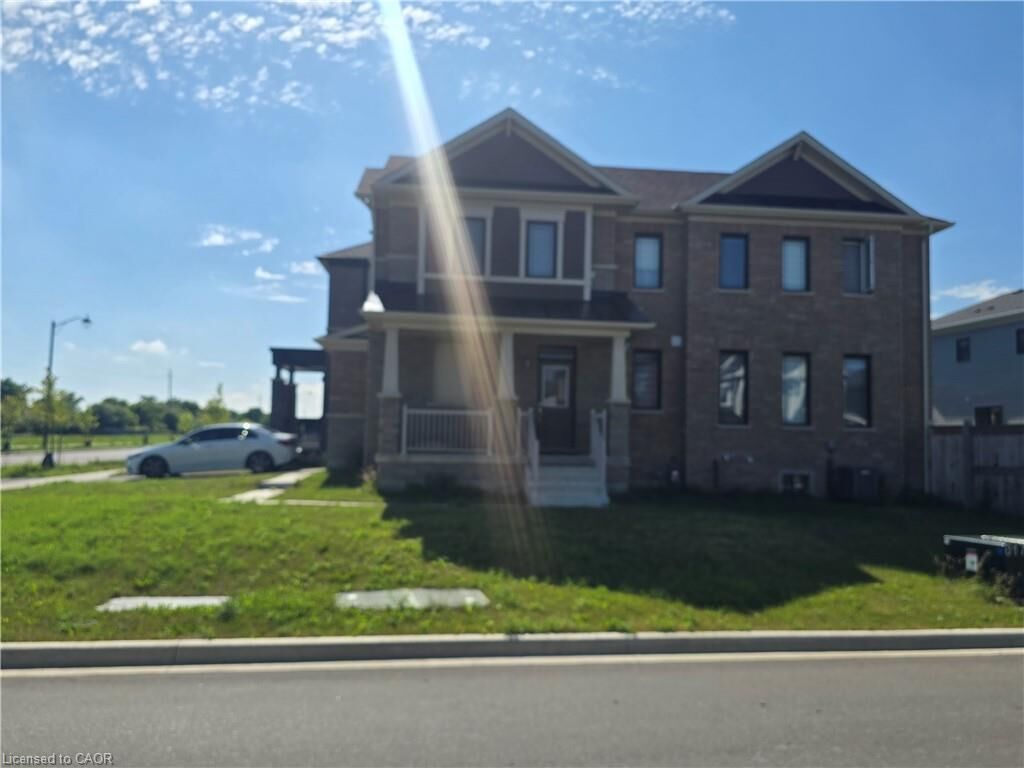 Property Photo:  14 Lilac Circle  ON N3W 0H5 