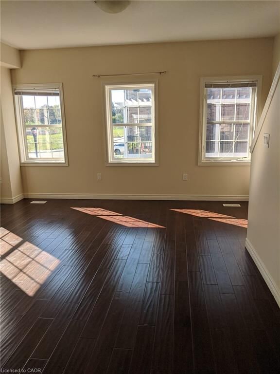 Property Photo:  2 Whitehaven Lane  ON N2H 0B3 