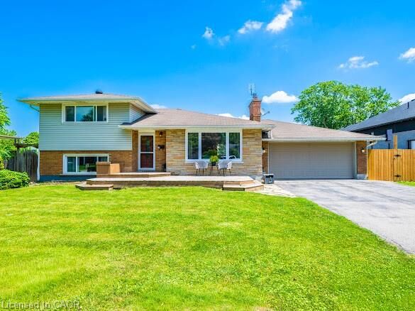 Property Photo: 16 Woodmount Drive ON L2T 2X9
