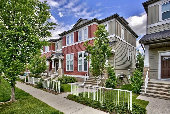 Property Photo:  913 Evanston Square NW  AB T3P 0G9 
