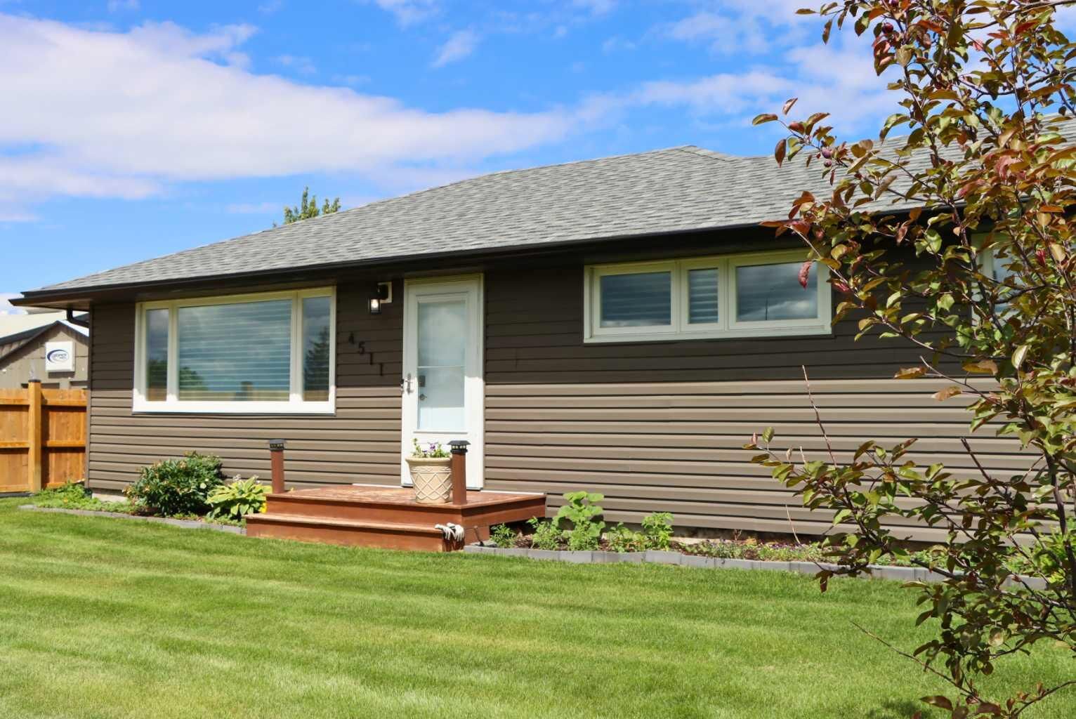 Property Photo: 4511 50 Avenue AB T0H 3N0