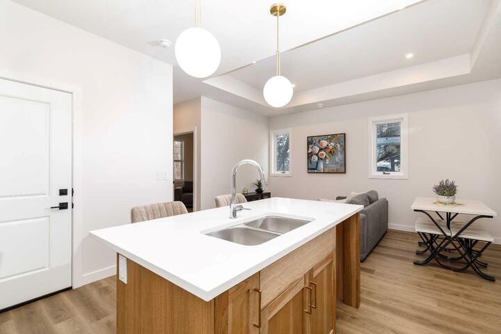 Property Photo:  5463 55 Avenue 7  AB T4L 1M1 