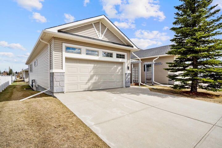 Property Photo: 41 Stromsay Gate AB T0M 0N0