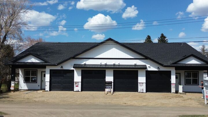 Property Photo:  5463 55 Avenue 4  AB T4L 1M1 