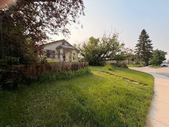 Property Photo: 2401 26 Street SW AB T3E 2A6