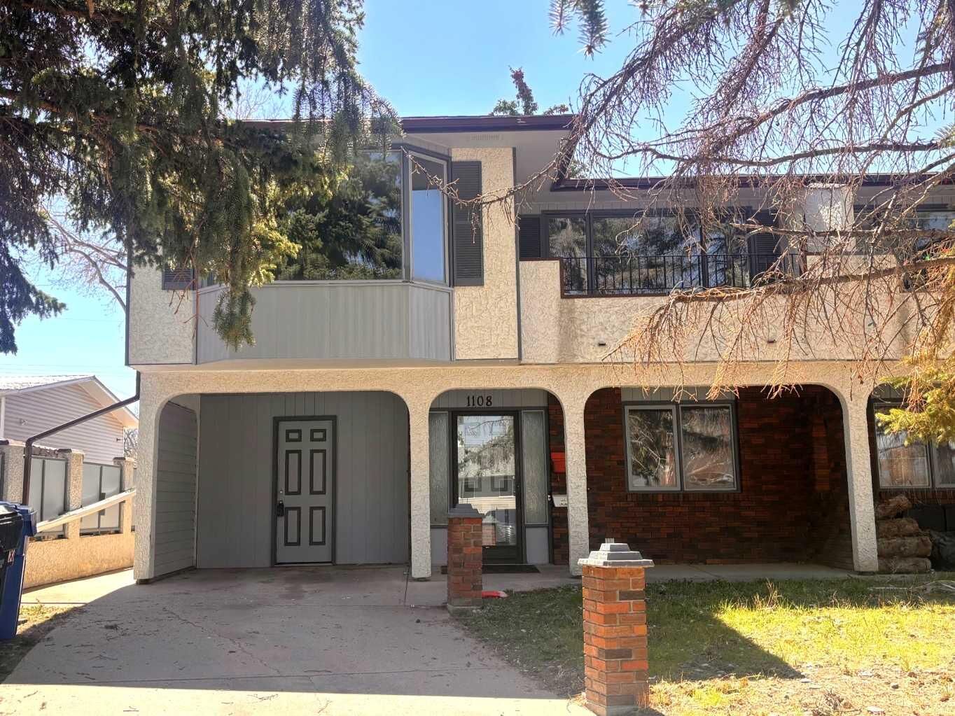 Property Photo:  1108 10 Avenue N  AB T1H 1K1 