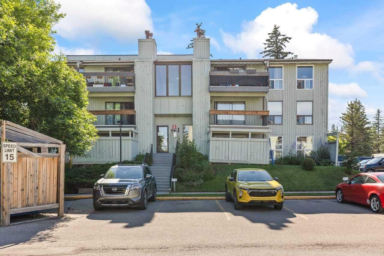 Property Photo: 10120 Brookpark Boulevard SW 123 AB T2W 3G3